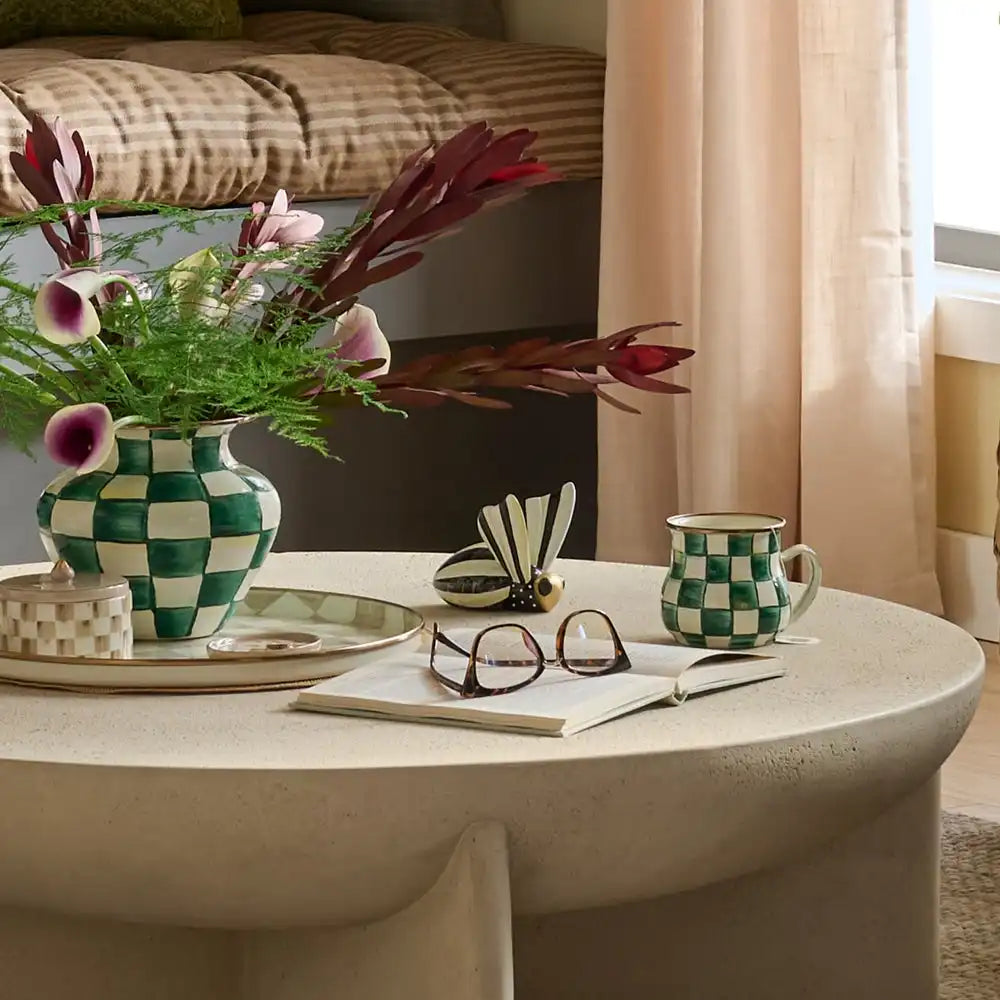 Courtly Check Bee Decor
